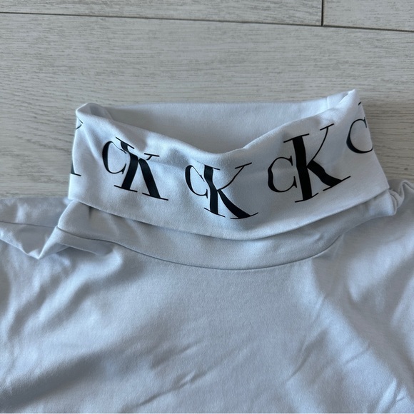 Calvin Klein White Turtleneck Long Sleeve Teeshirt - Picture 2 of 4